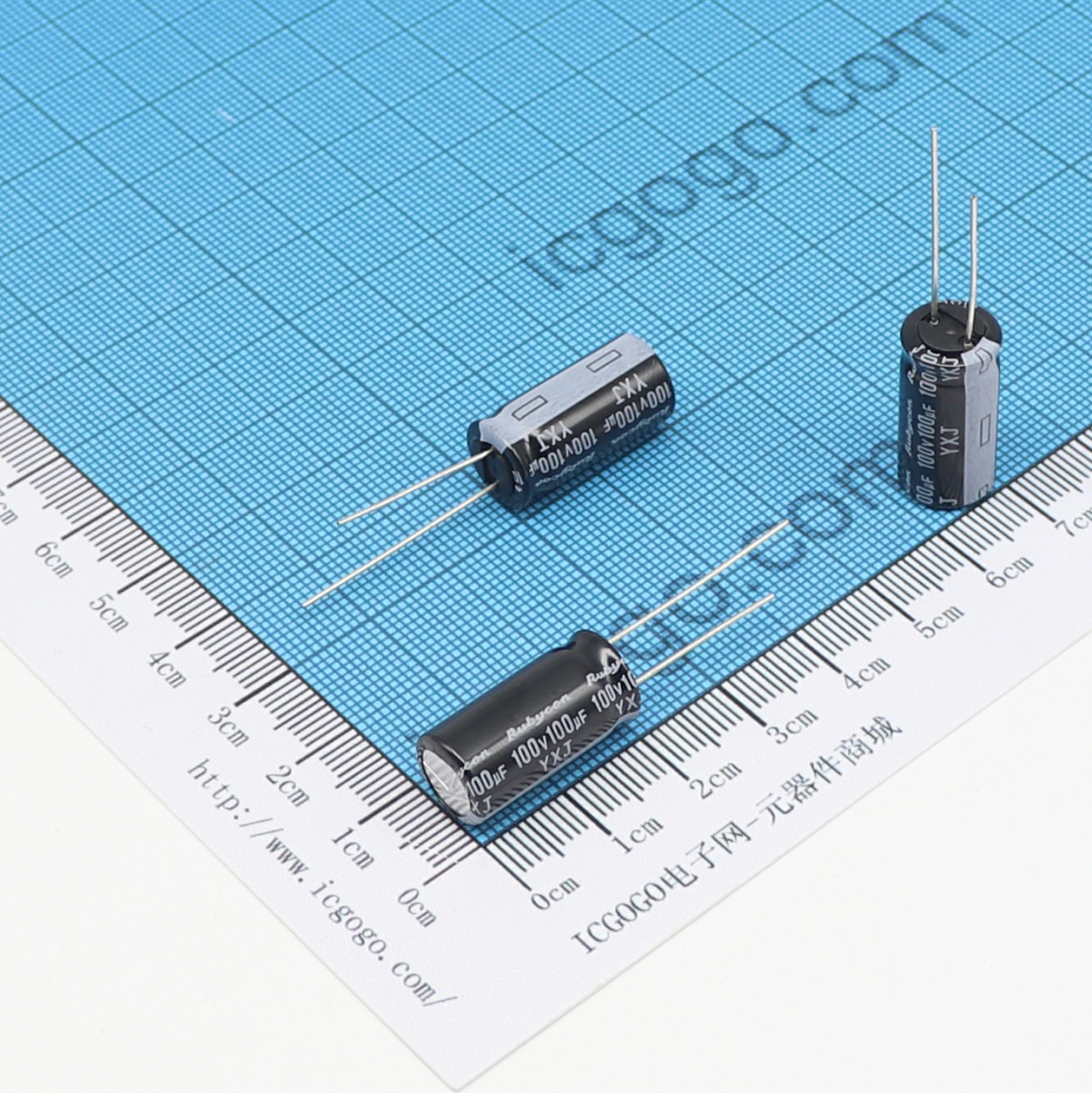 红宝石 直插铝电解电容 100V 100UF φ 10X20mm RUBYCON 100YXJ100M-10X20 YXJ 小型化 长寿命 低阻抗 ±20%